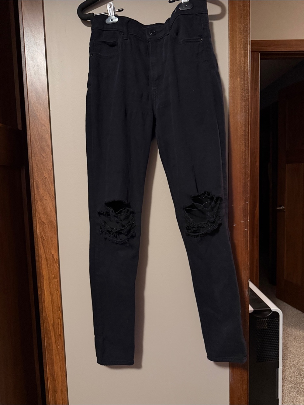 Black Distressed Women’s Jeggings